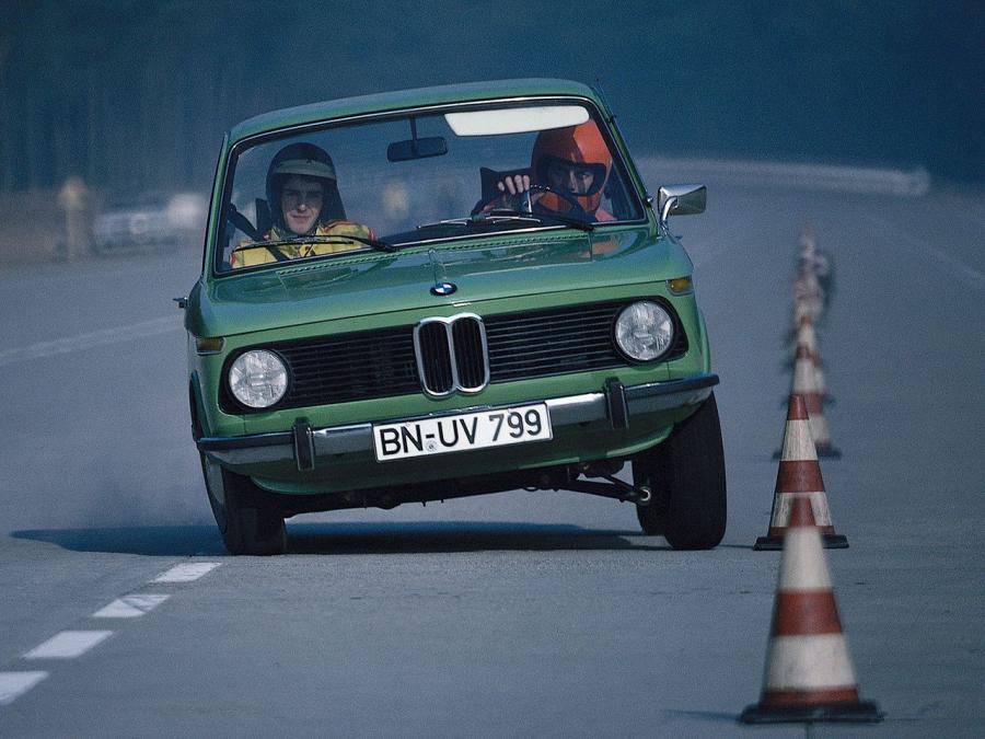  BMW 1600-2 (E10) 1966 года  (фото 14 из 15)